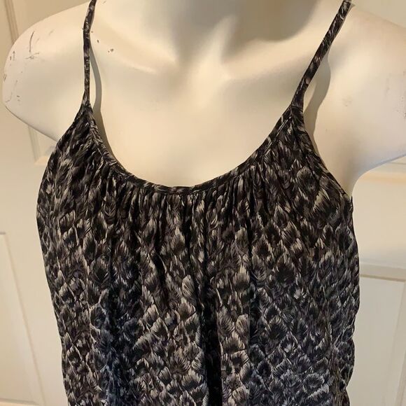 Joie adjustable strap top. - Picture 2 of 6